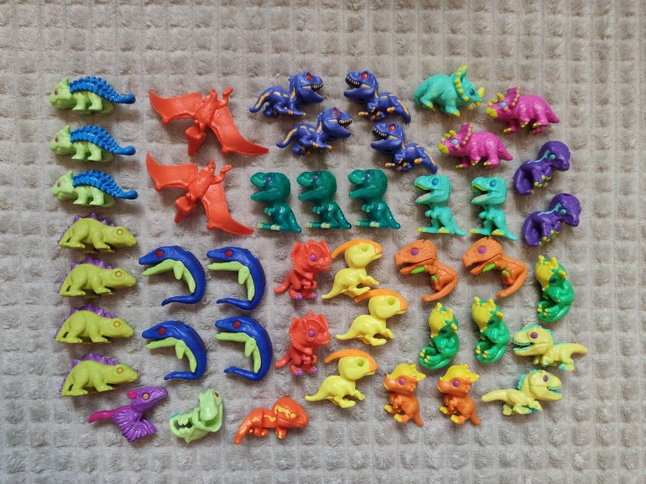 Фігурки Kinder Jurassic world Кіндер динозаври