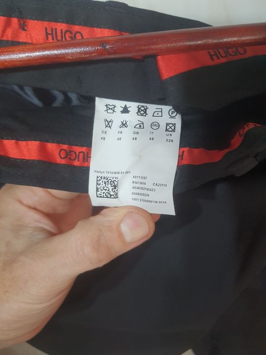 Брюки  Hugo Boss.