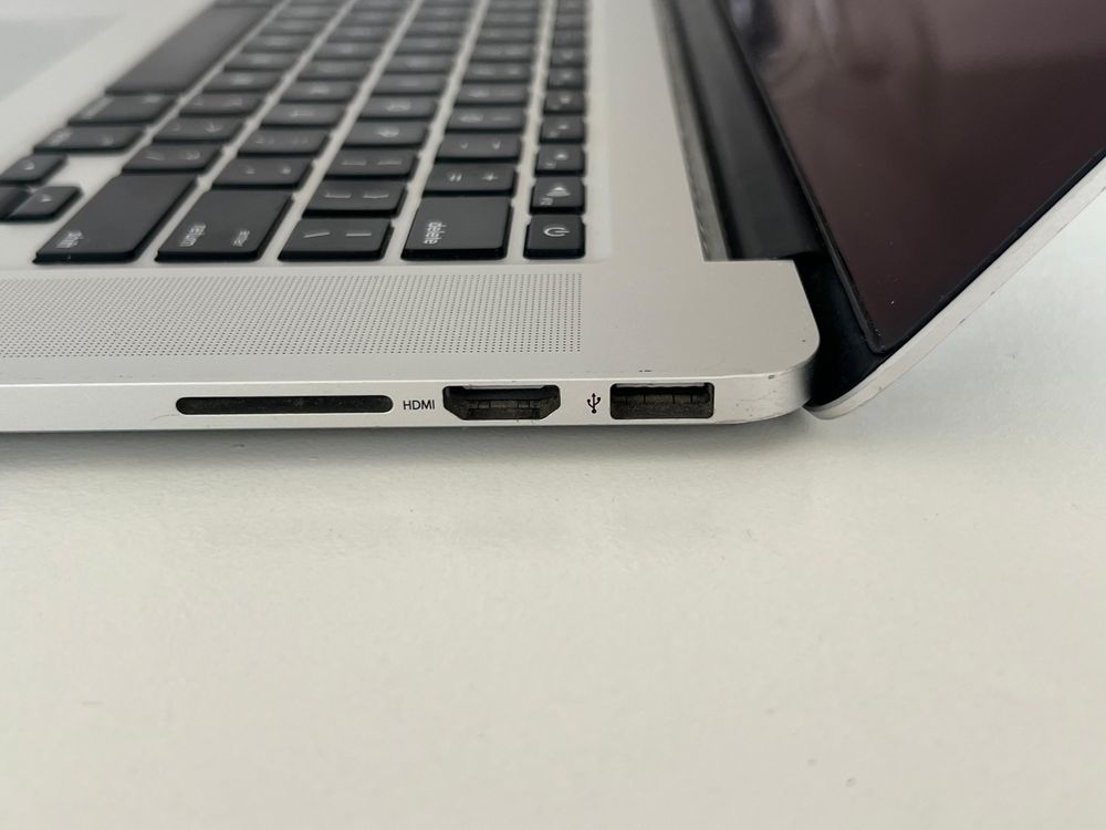 Macbook pro 15” 2015 i7 16gb