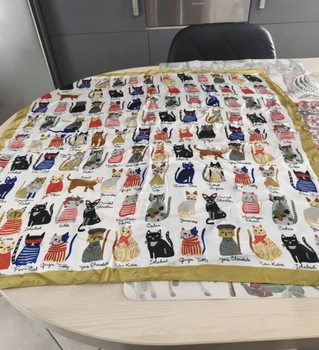Nowa apaszka koty kocięta koty 70 x 70 jedwab