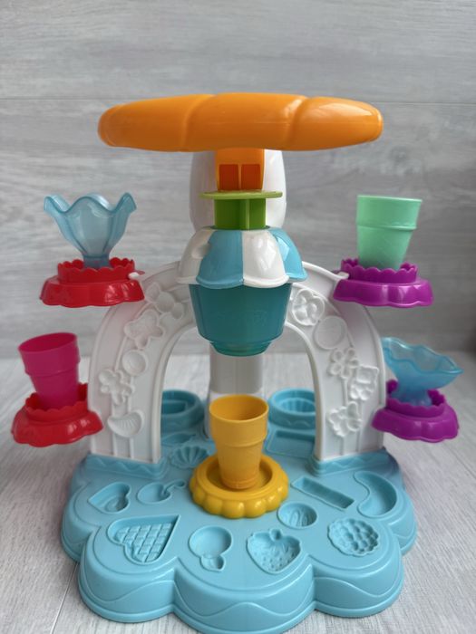 Набір для творчості з пластиліном Фабрика морозива Play doh