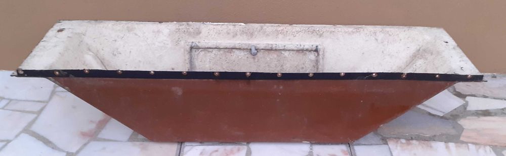 Frente de caixa para atrelado, com tampa e fechadura