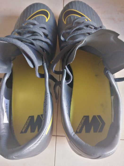 Chuteiras practicamente novas