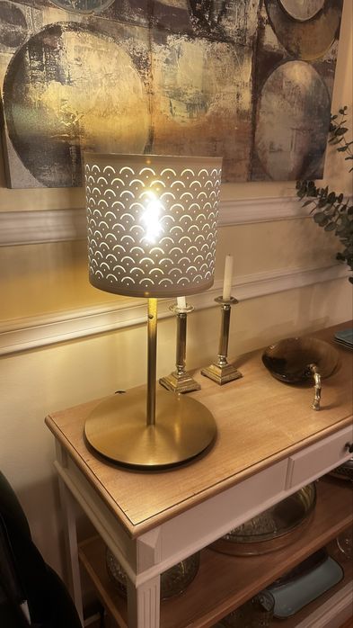 Candeeiro de mesa dourado e branco IKEA