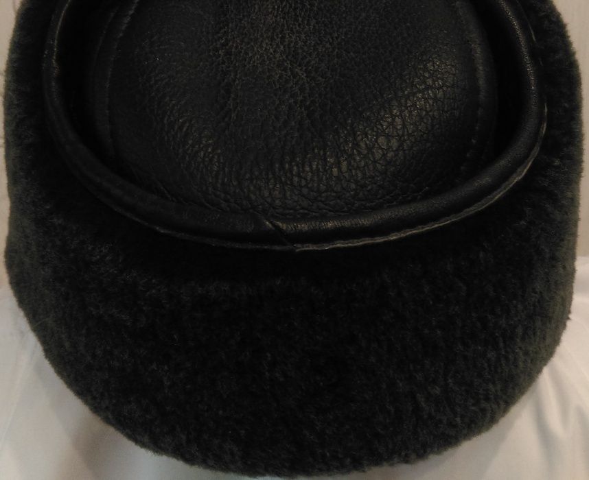 Теплая мужская кожаная шапка Жокей Picador с мехом овчина размер 59.