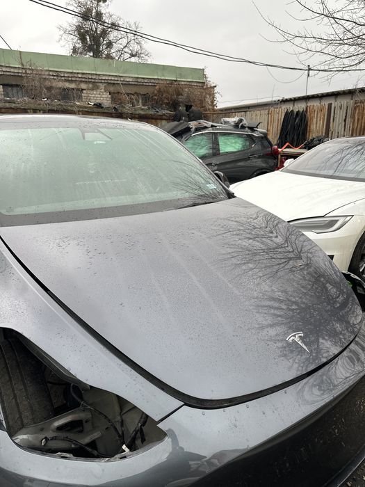 Капот Tesla Model 3 Y