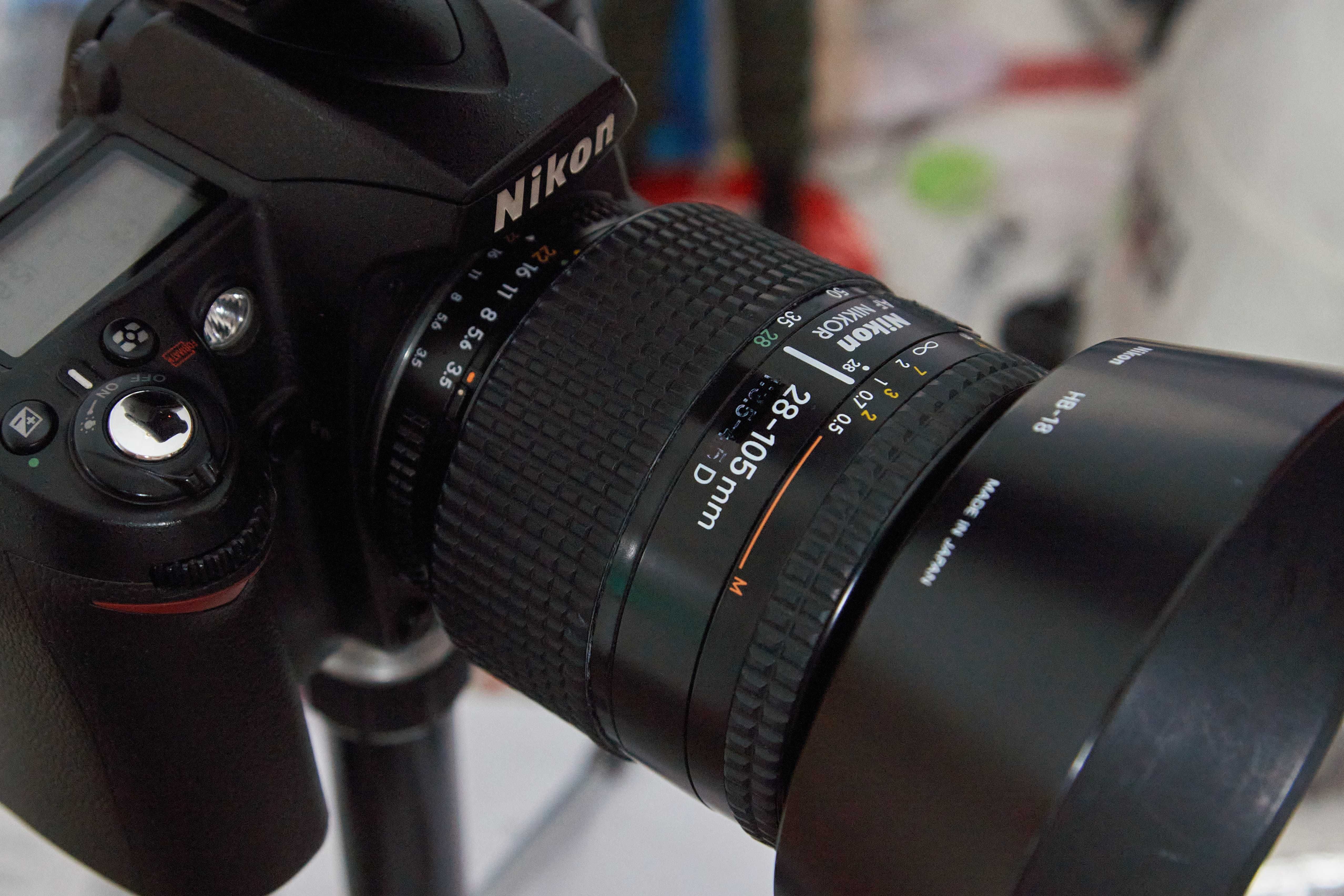 Nikon D90 (7800clics)  c/ Nikon AF Zoom 28-105mm Macro & Flash