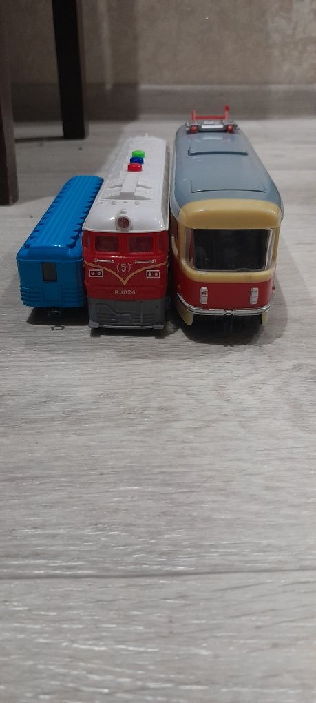 Іграшки дитячі потяги