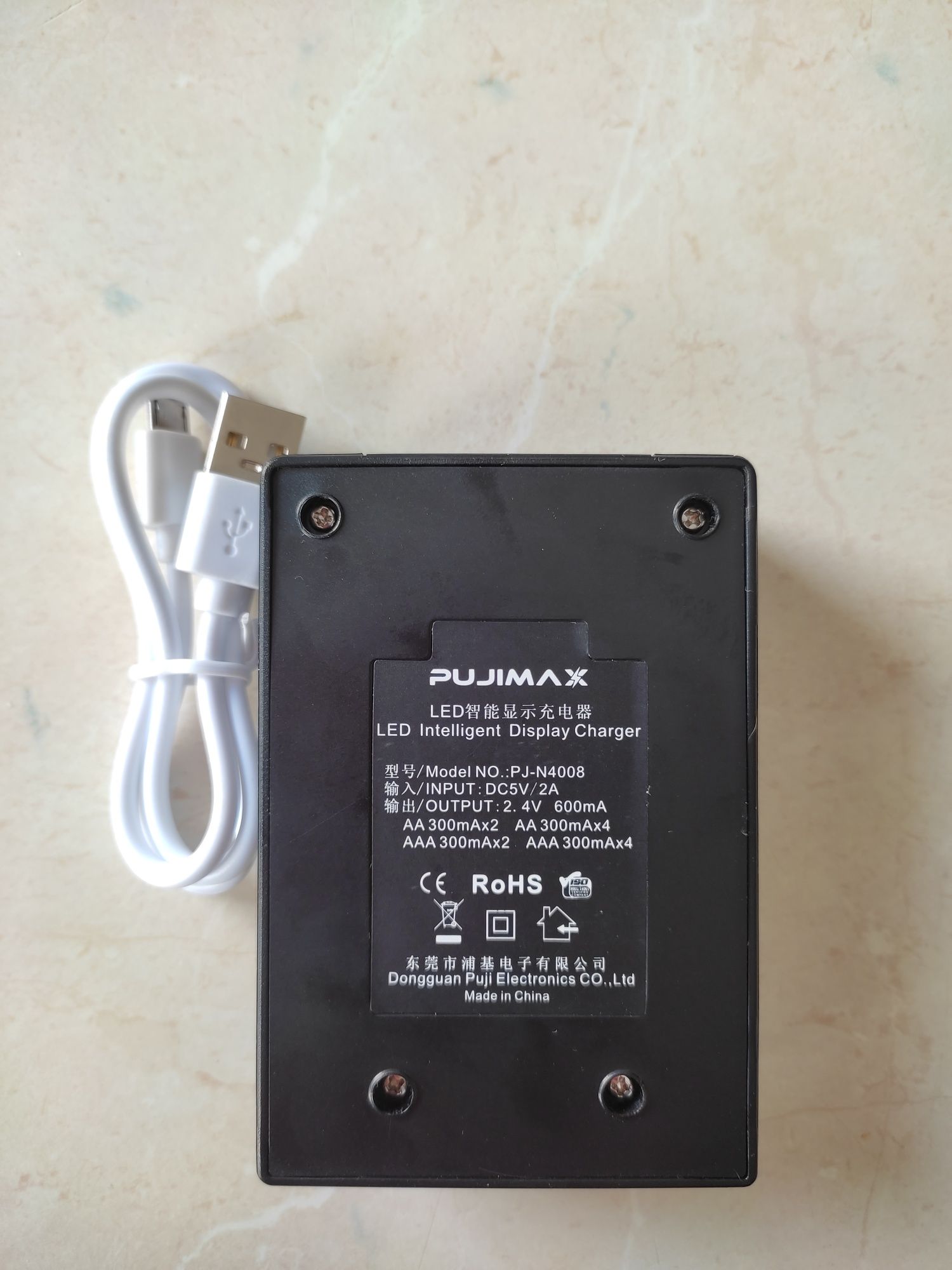 Зарядний пристрій для акумуляторних батарейок на 4 слоти PUJIMAX