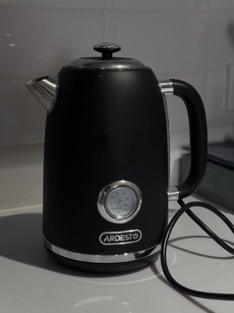 Електрочайник Ardesto EKL-F410BM