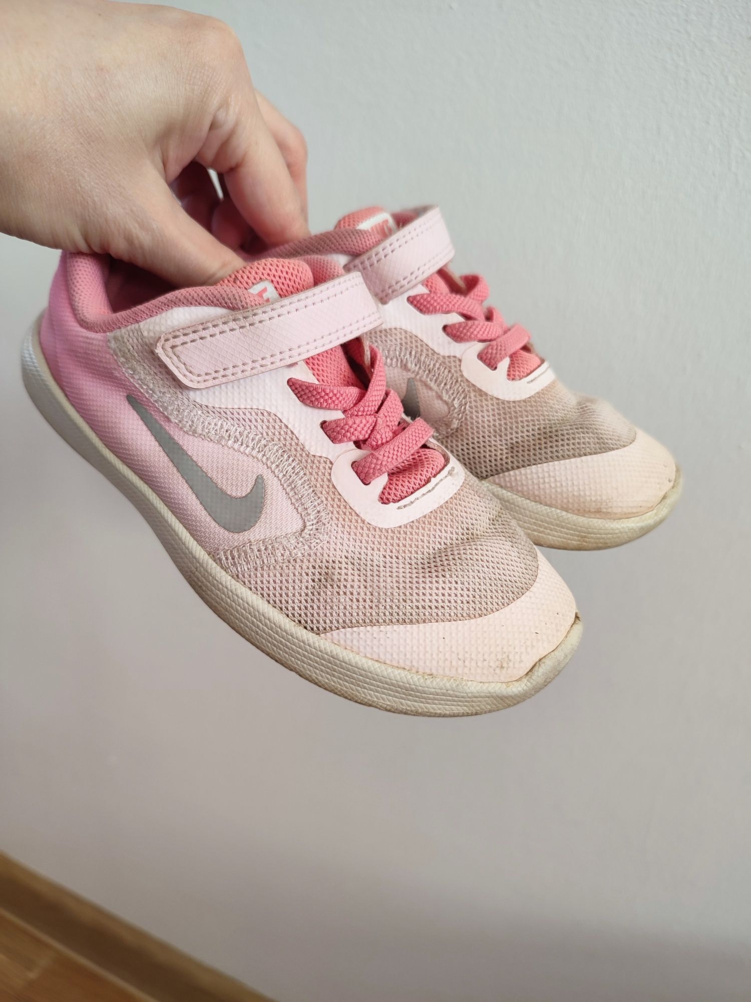 Buciki Nike Revolution 3 dla dziewczynki 27