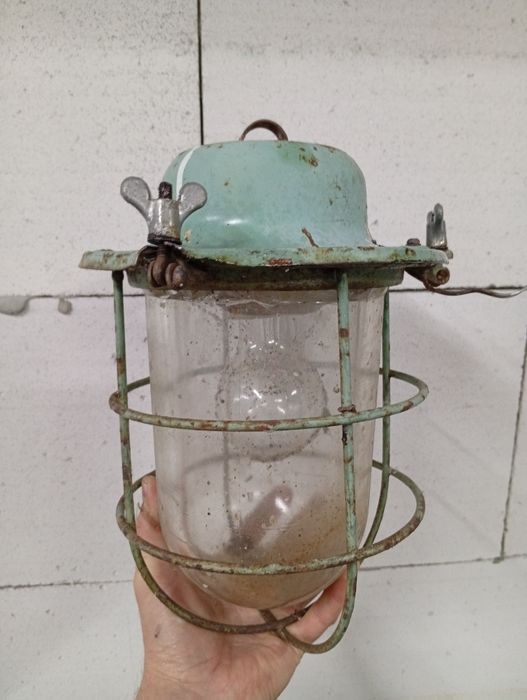 Продам фонарь уличный.