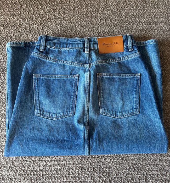 Nowa prosta spódnica jeansowa, z rozcięciem z przodu. Massimo Dutti