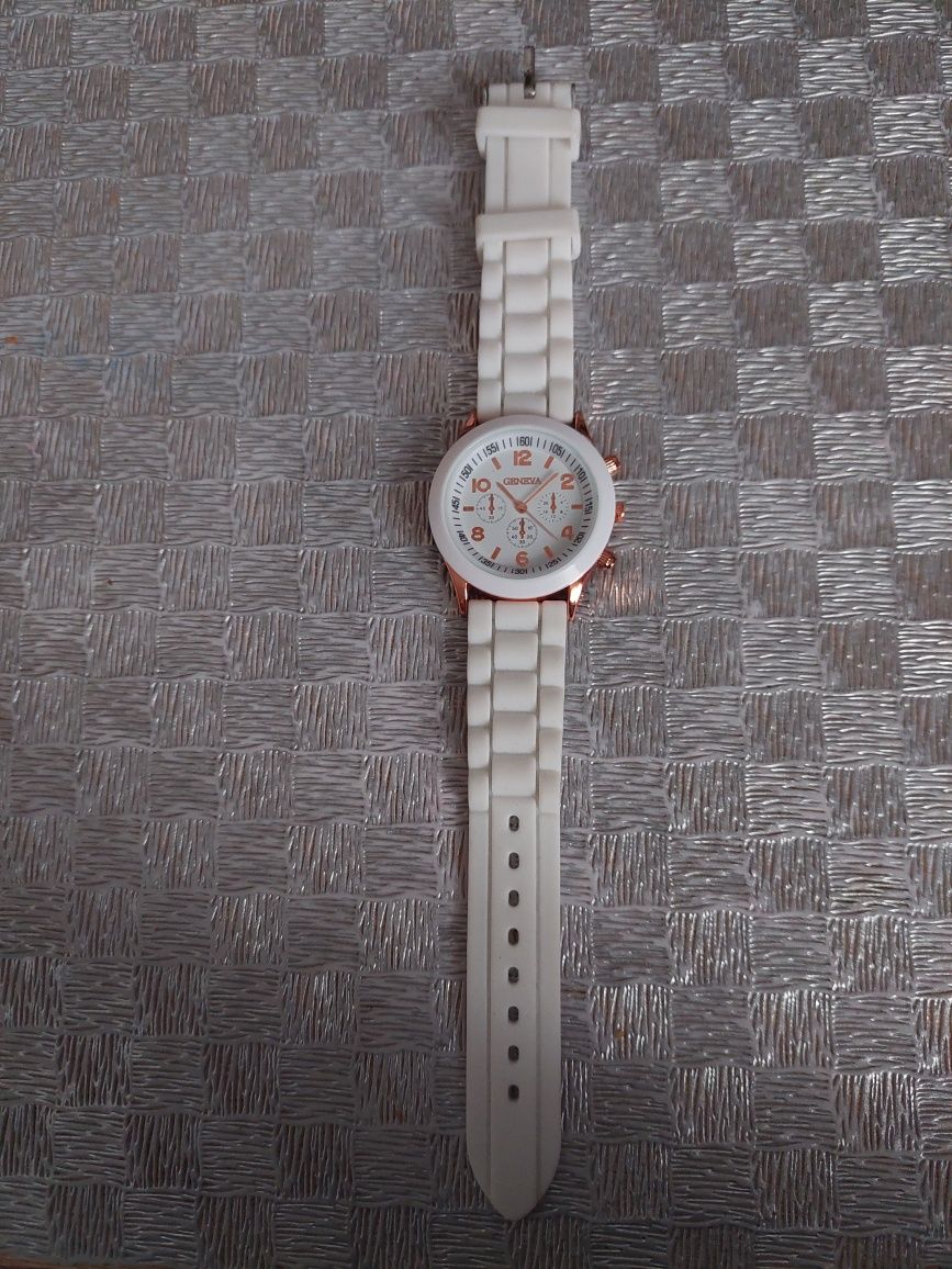 Продам новий стильний годинник