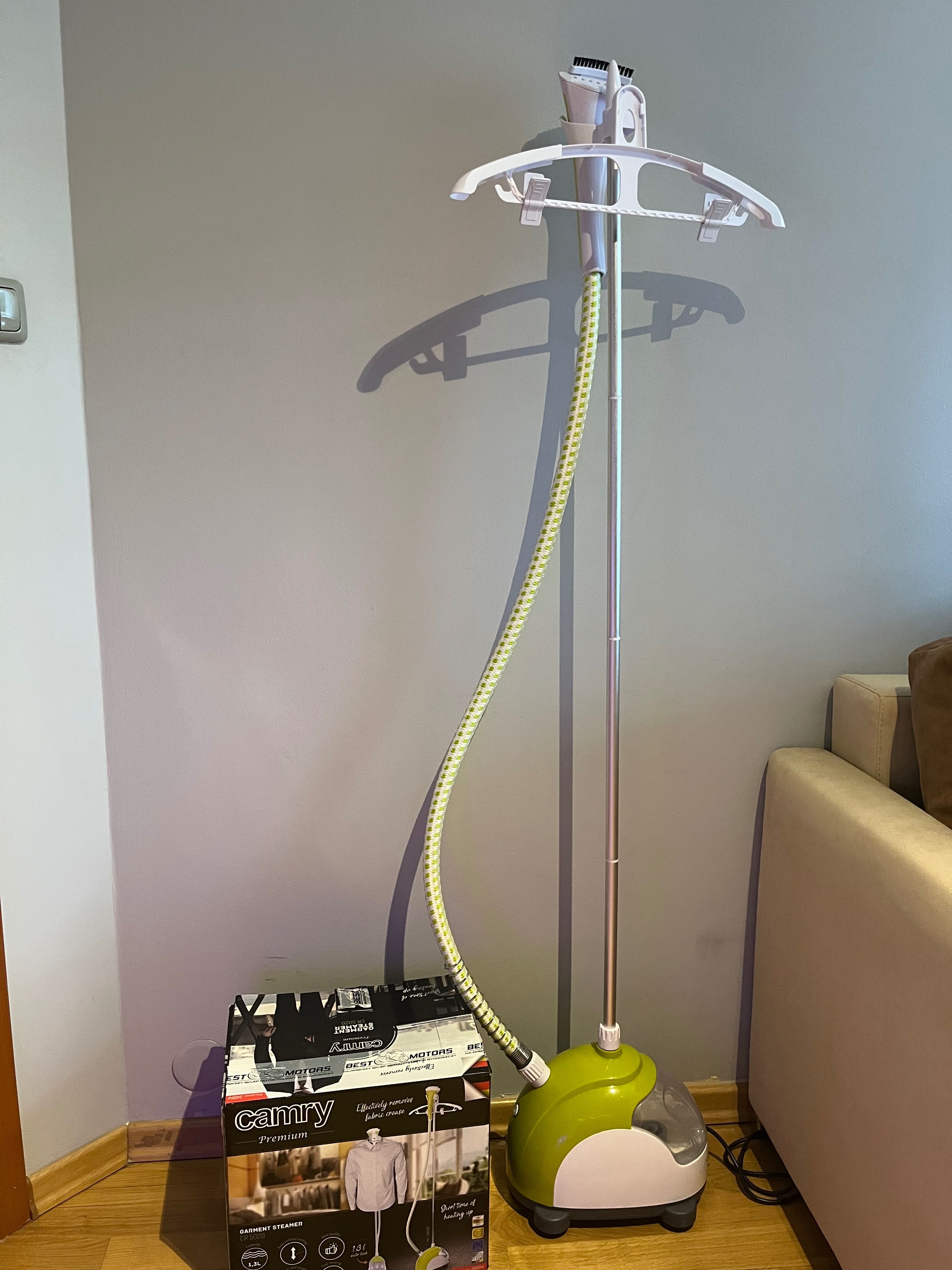 Garment steamer in excellent condition. 
Barely used.