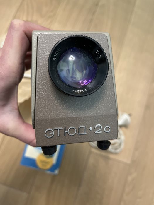 Малогабаритний діапроектор Екран