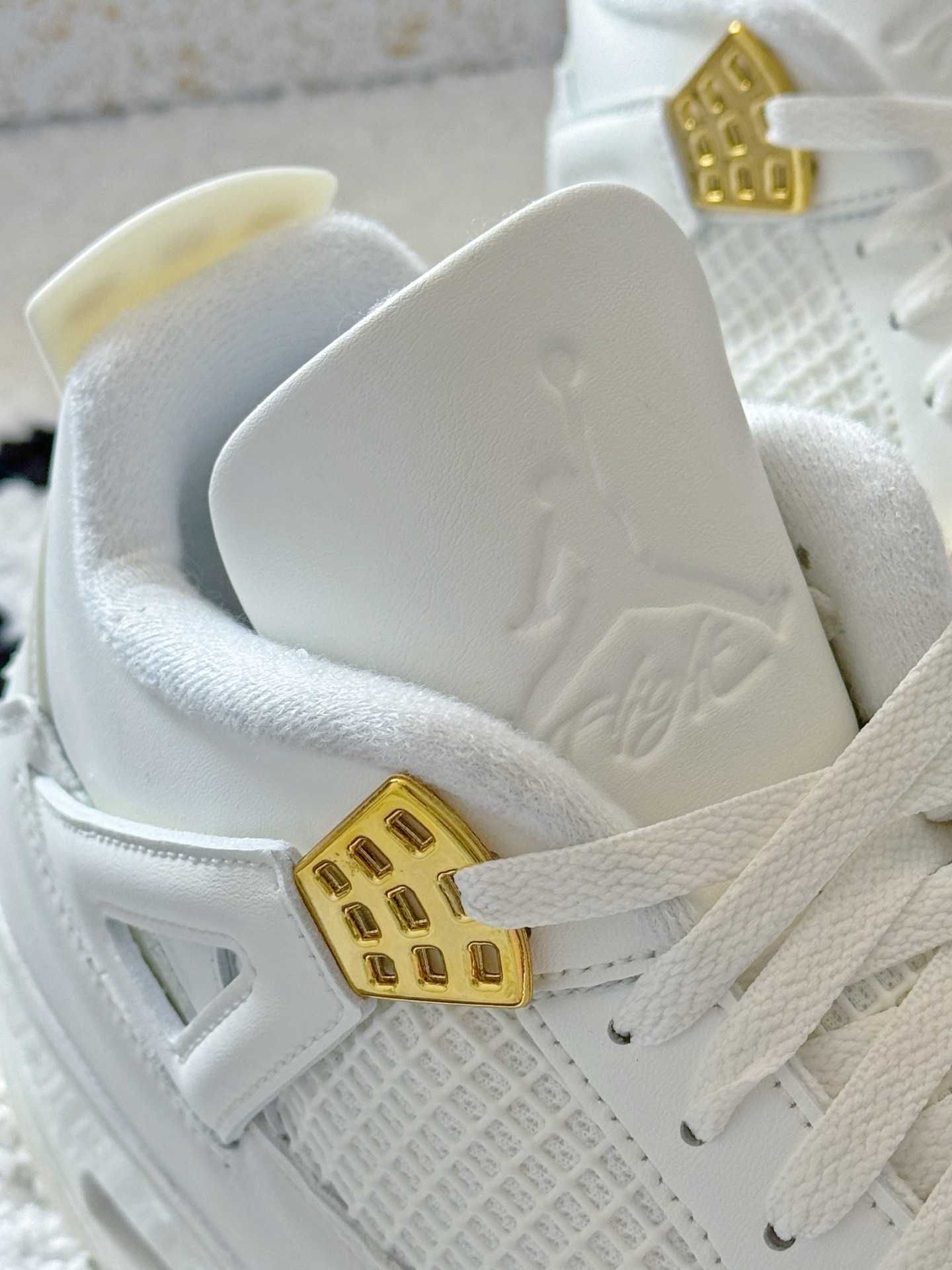 Jordan4Air4RetroMetallic Gold UnisexTrampki R.40