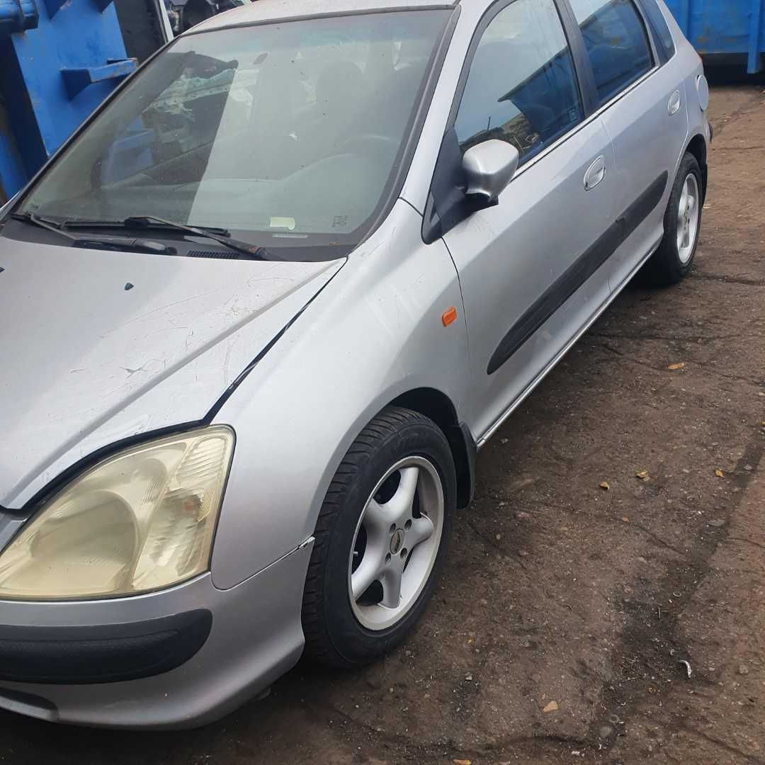 Honda Civic VII 2001r.-2006r. 5 drzwi kolor srebrny na części