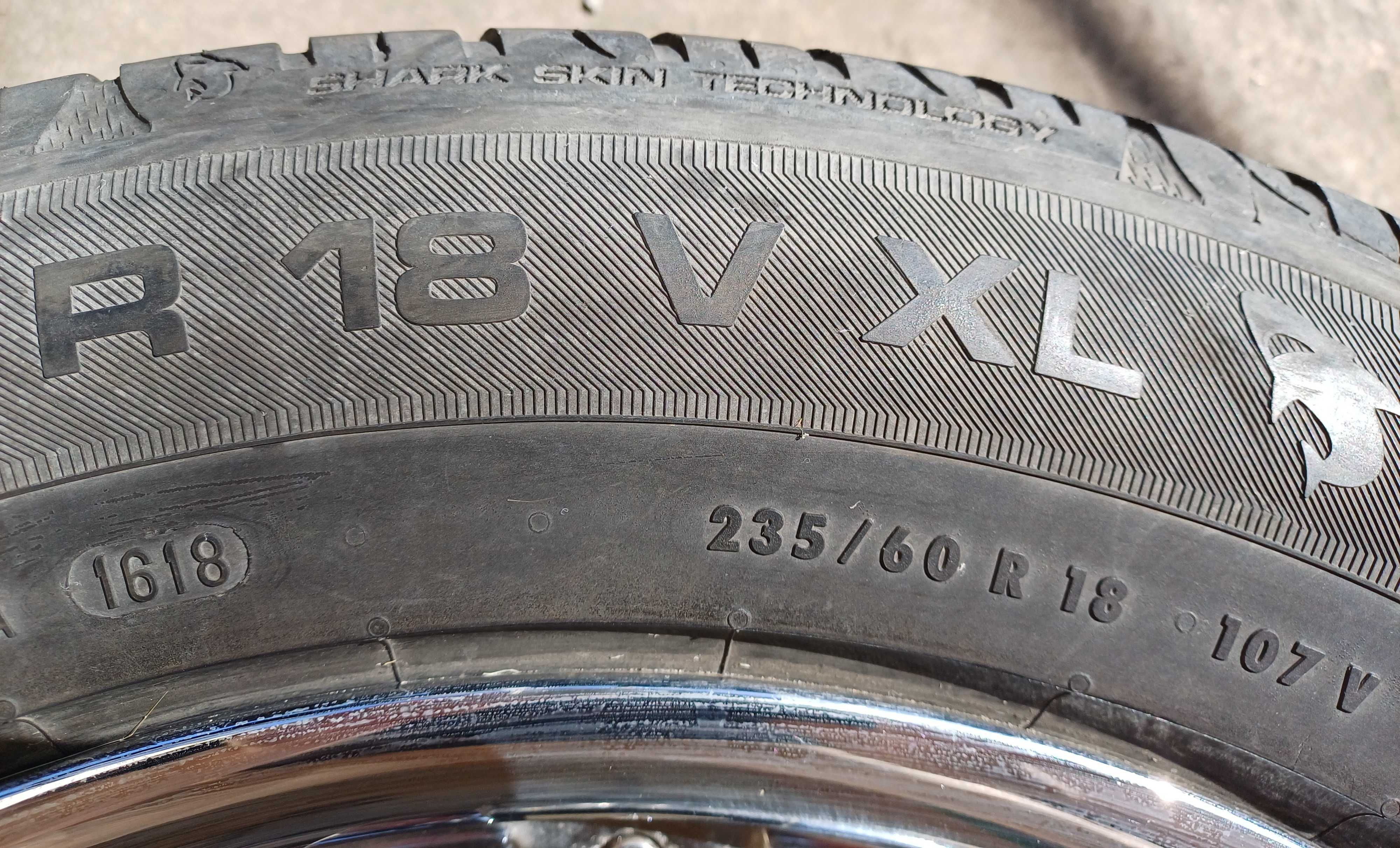 Летняя резина 235/60 R18 на легкосплавных хромированных дисках