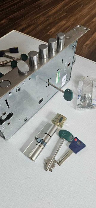 Дверний врізний замок Mottura 54.797 TBSR54 + Multlock