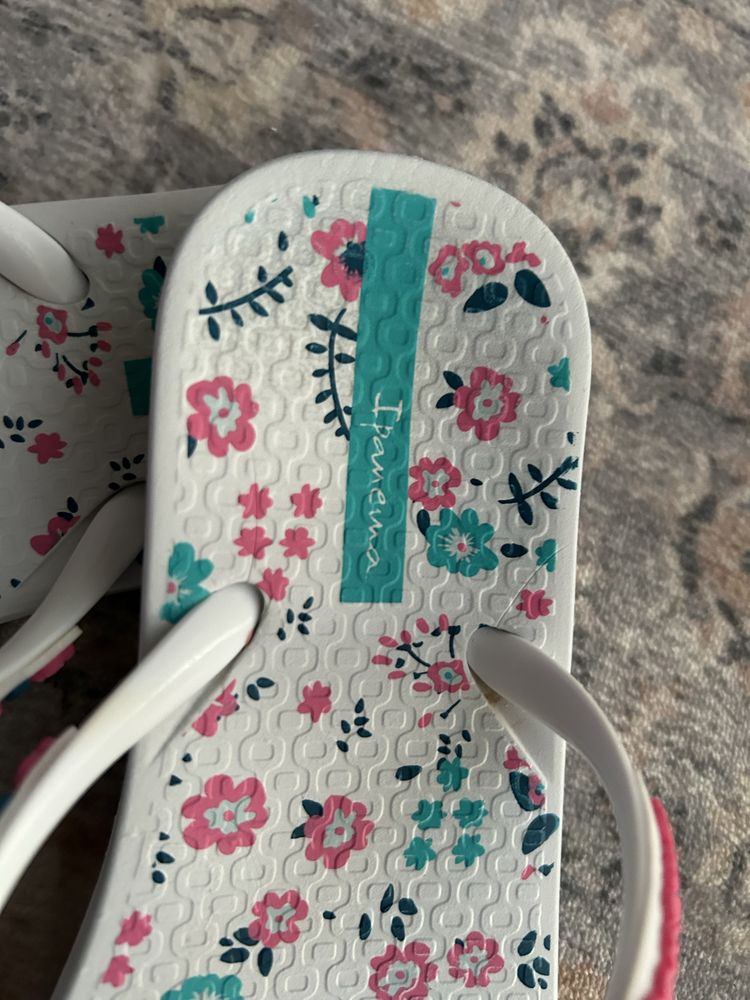 Ipanema klapki japonki dla dziewczynki rozmiar 33 piękne kwiatki