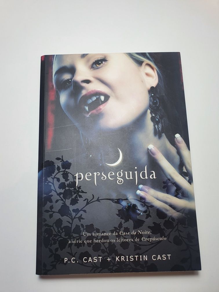 Perseguida, P.C. Cast + Kristin Cast