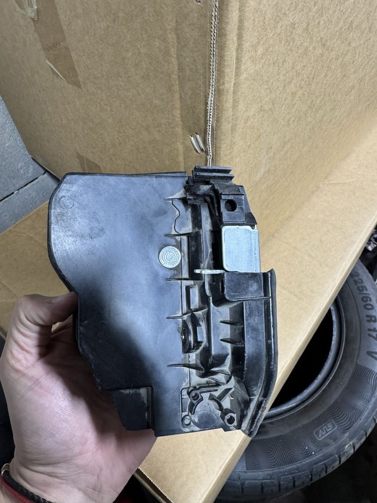 Bmw F,E серия замок двери задний правый A053702