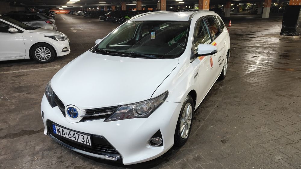 Toyota Auris wynajem 600 zł tydzień hybryda gaz TAXI