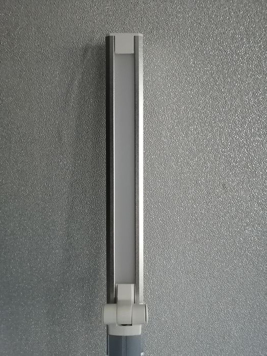 Lampka kompaktowa, składana na biurko