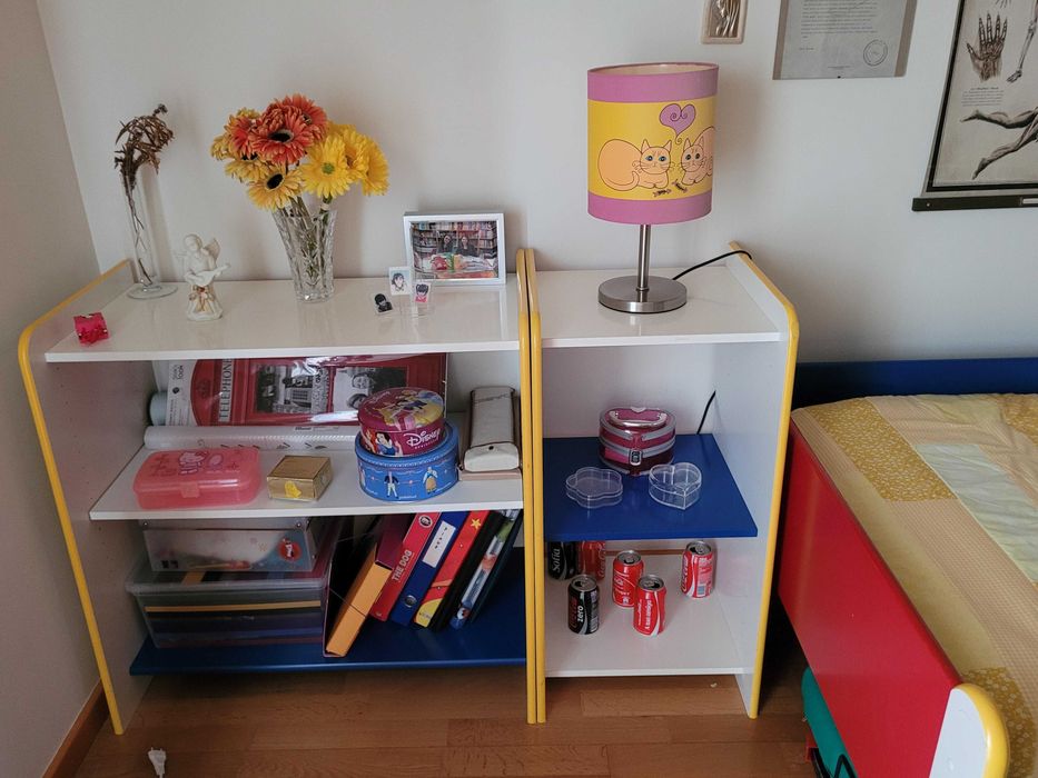 Quarto rapariga/rapaz em madeira de boa qualidade e em bom estado