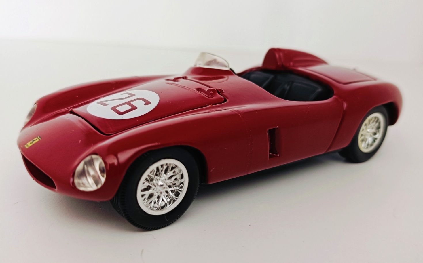 Ferrari 750 Monza (1955) 

Escala 1/36

Novo