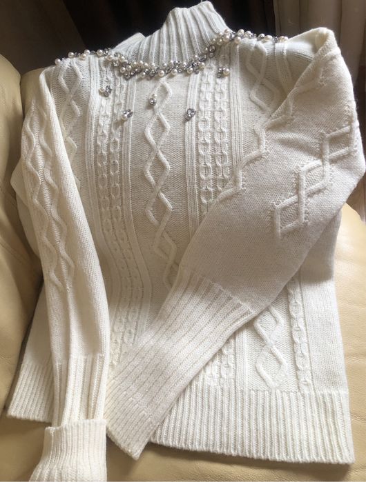 PINKO.Оригинал . Италия . Шерсть. Новый . М.