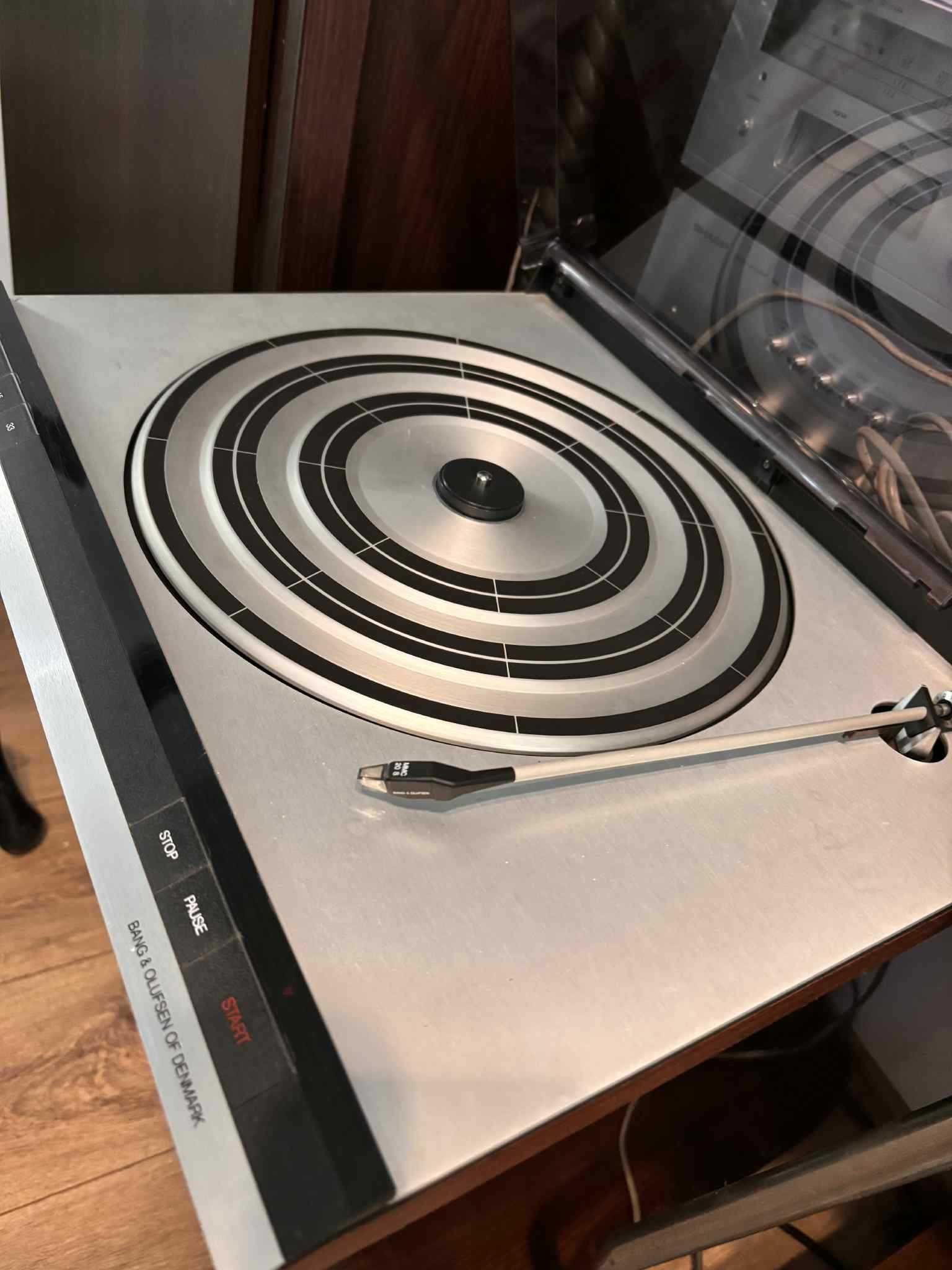 Gramofon Bang & Olufsen Beogram 2202