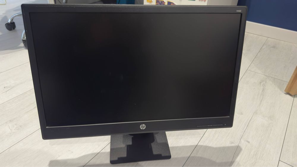 Komputer HP Prodesk 600 G3, monitor HP VH22