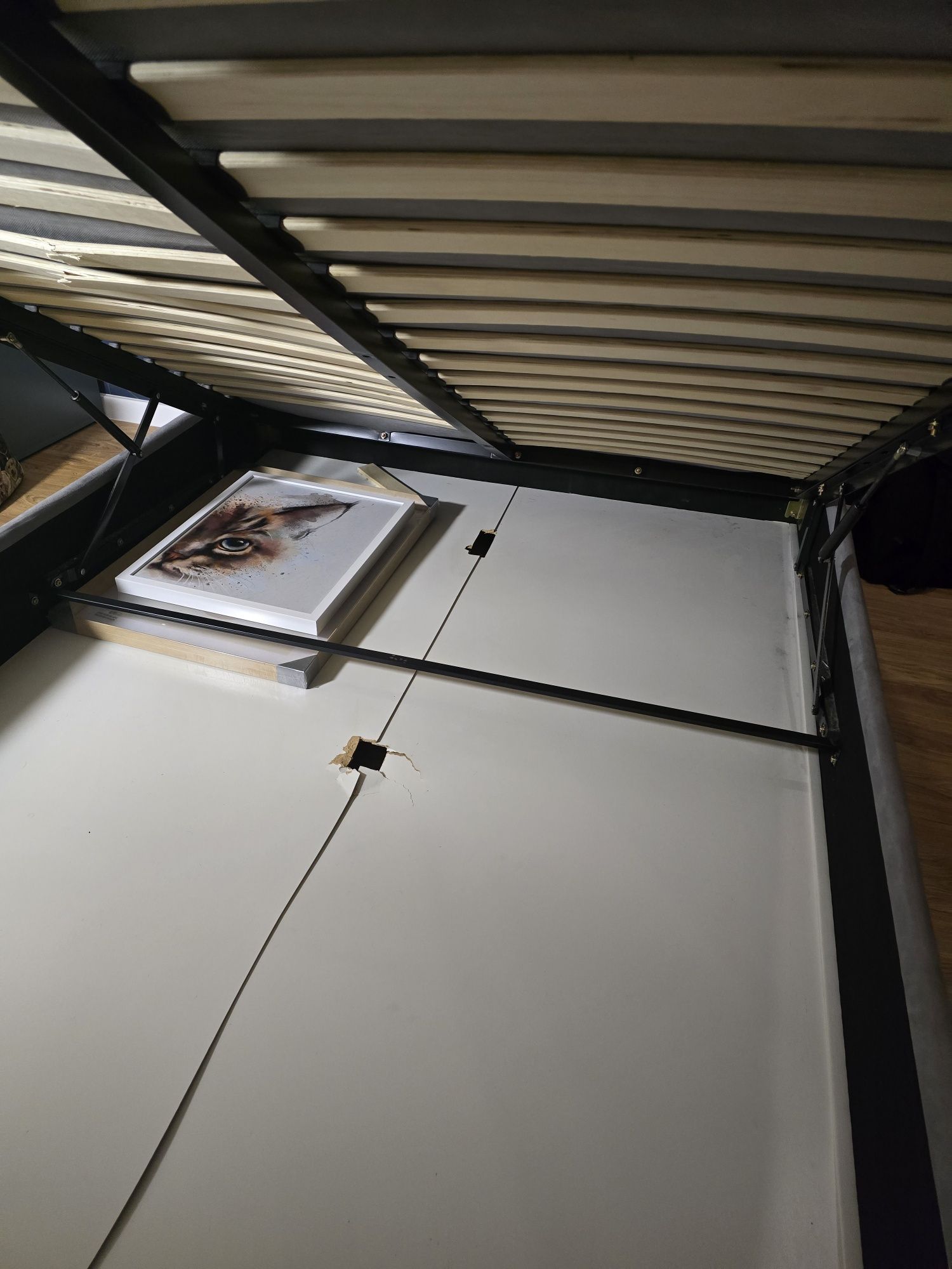 Łóżko Lectus 140x200 szare z pojemnikiem airbnb wynajem