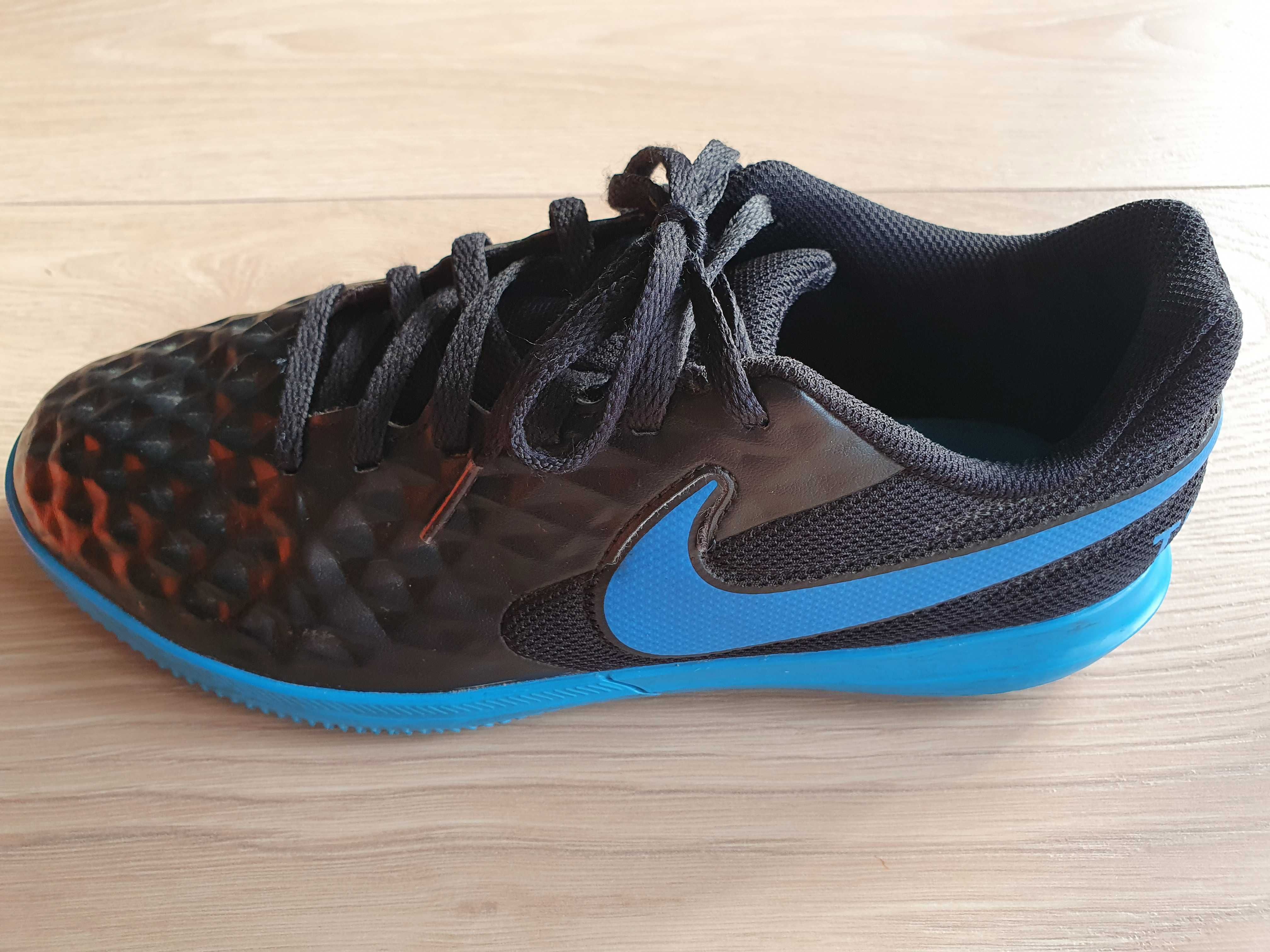 Buty piłkarskie halowe dziecięce Nike JR Legend 8 Club IC rozmiar 38