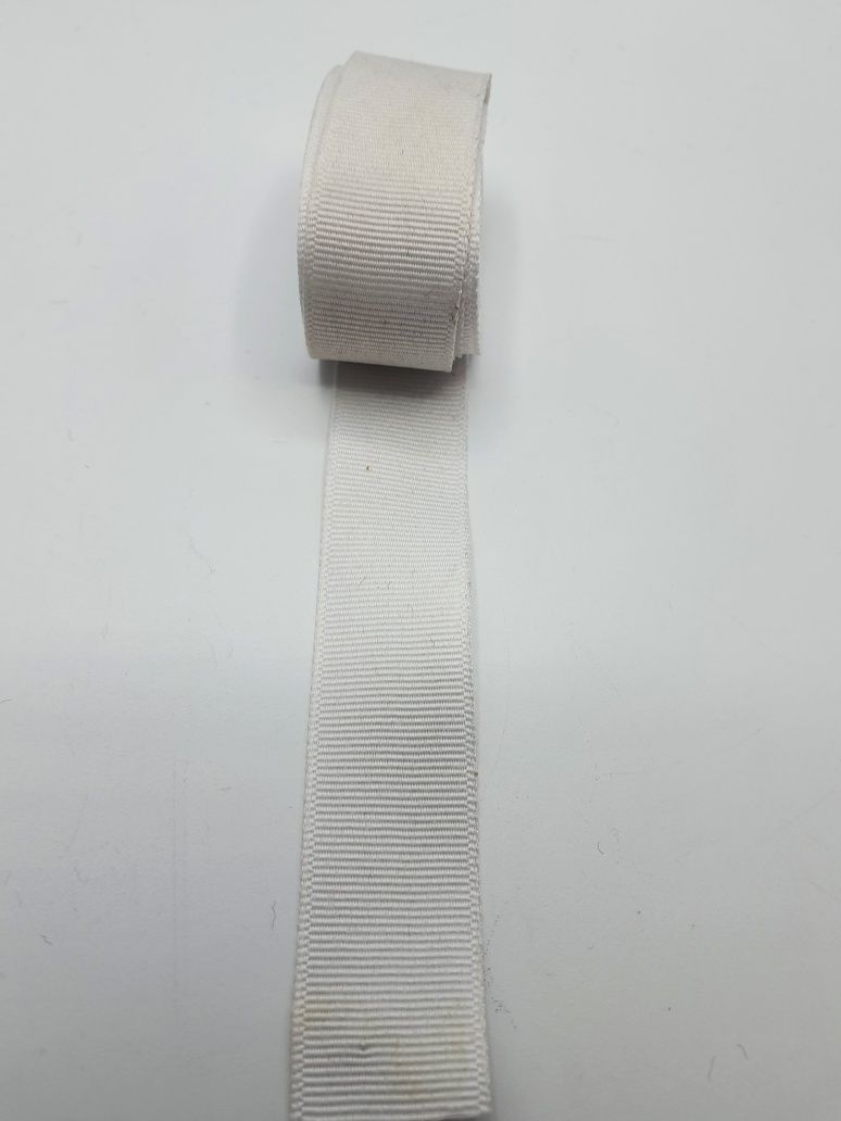 Tasiemka rypsowa biała kupon 4 m.x 2,20 cm.