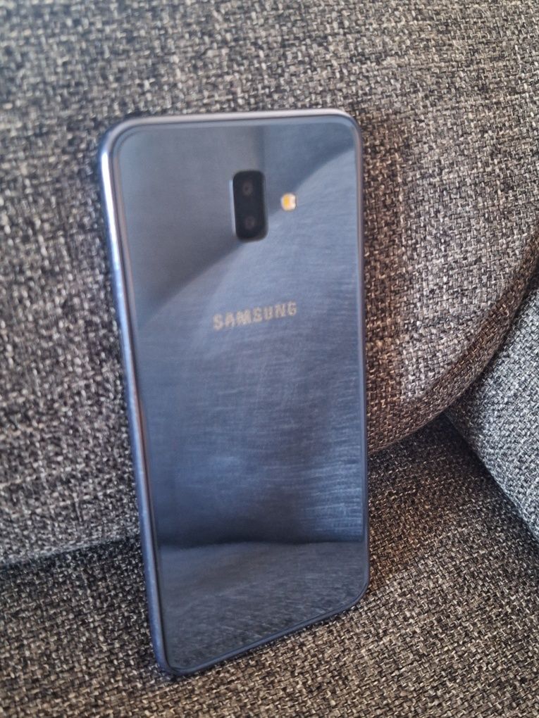 Samsung Galaxy J6 Plus. Ecrã de 6" como novo