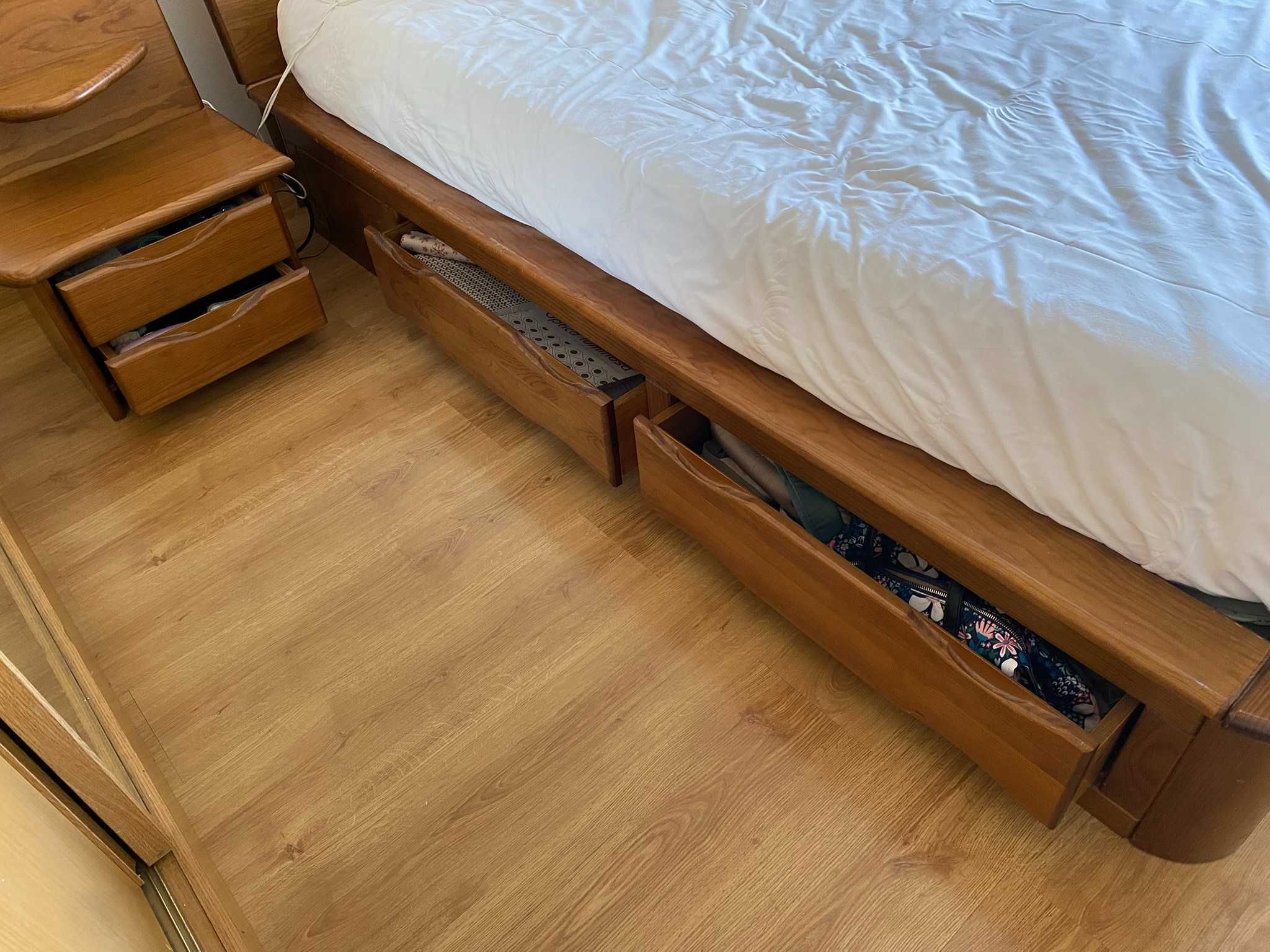 Cama de Casal com Arrumação (Alverca)