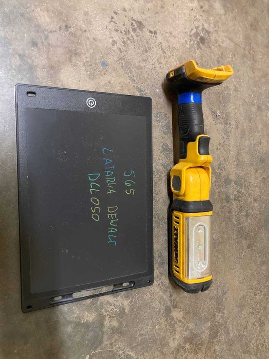DeWalt latarka akumulatorowa DCL 050