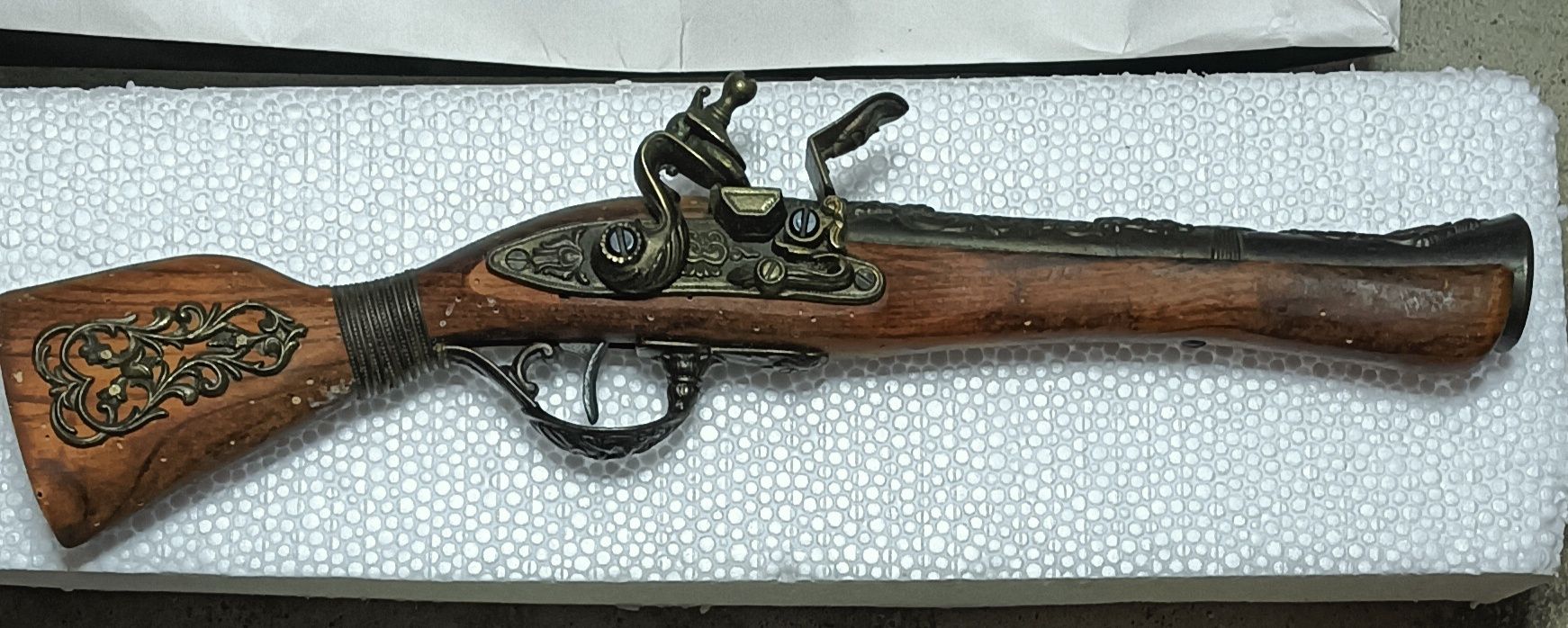 Pistolas decorativas.