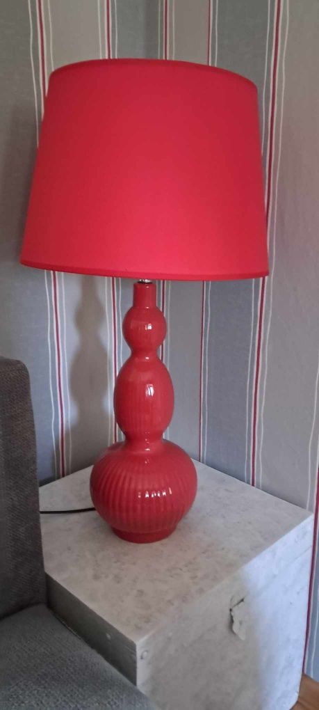 Lampa czerwona z kloszem