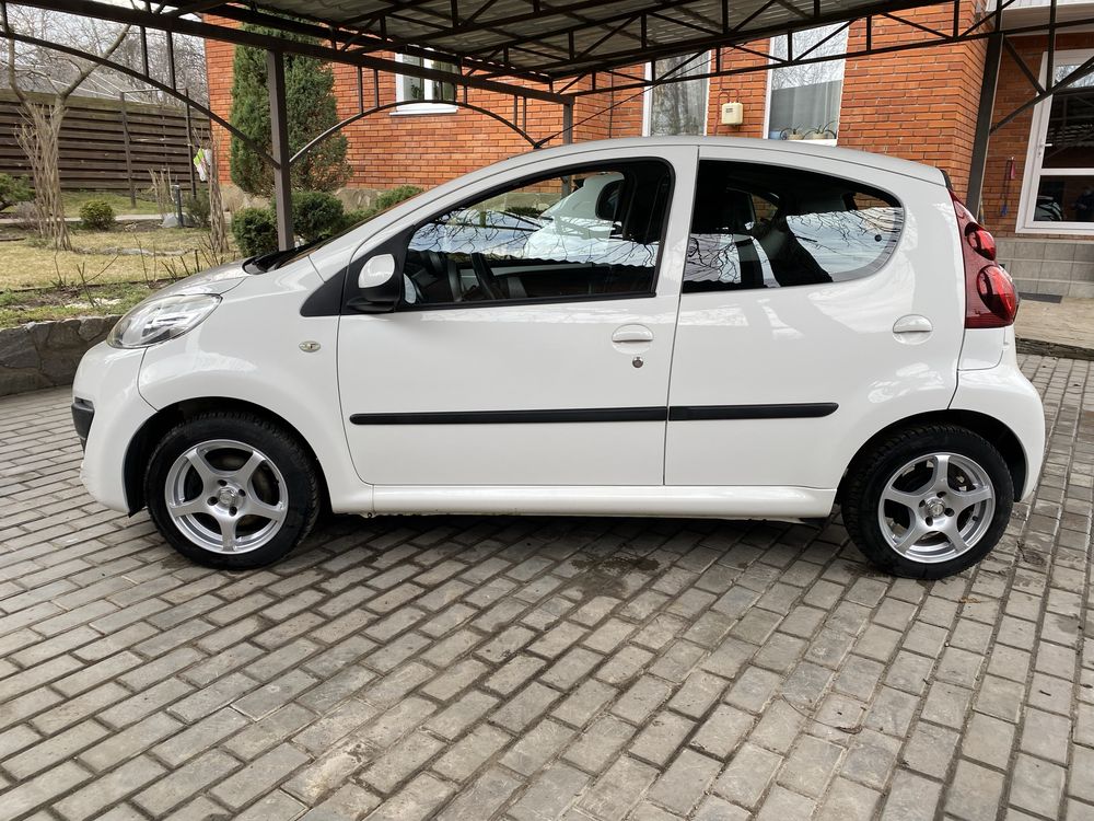 Peugeot 107 NEW 2014год Toyota aygo Citroen c1