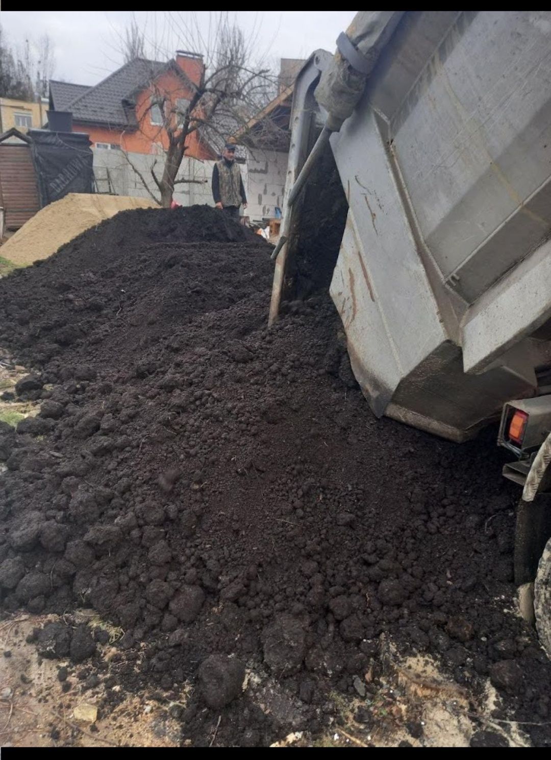 Доставка песок щебень чернозем отсев вивозу мусора сміття Камаз Зіл