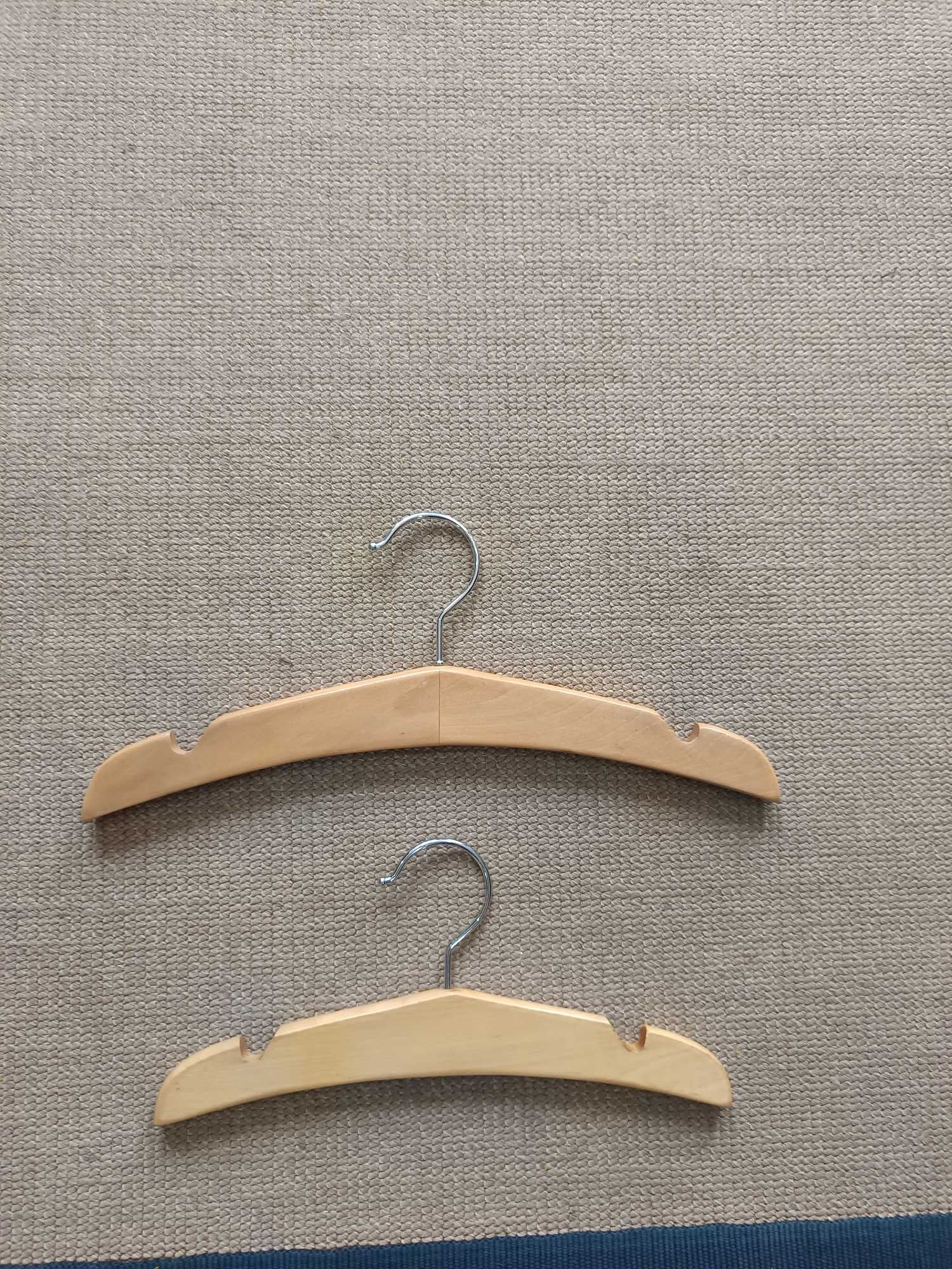 Cabides para roupa de criança