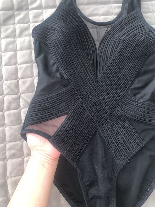 Суцільний купальник