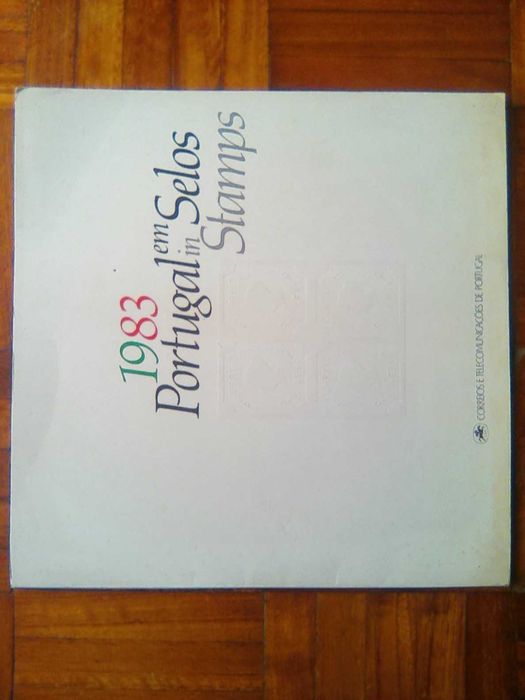1º Livro Anual dos CTT "Portugal em Selos 1983" (sem selos)