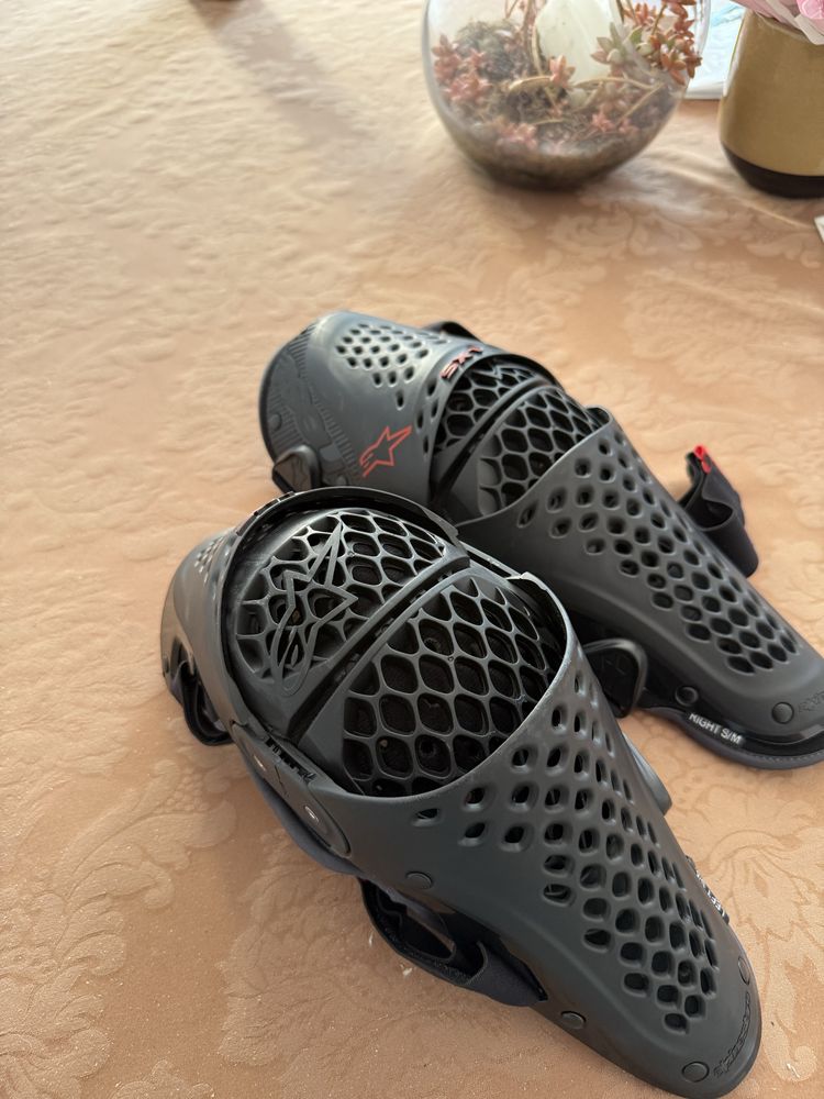 Joelheiras Alpinestars SX-1