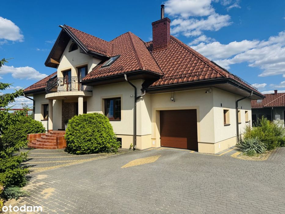 Przestronny, komfortowy dom z dużą działką i budynkiem gospodarczym