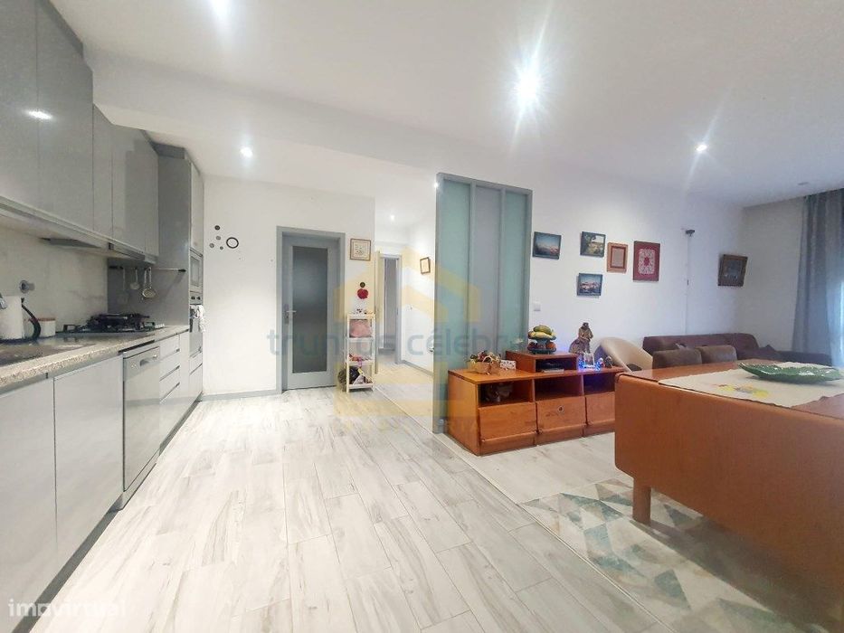 Andar moradia t2 rés do chão com Anexo (estúdio)e espaço exterior e...